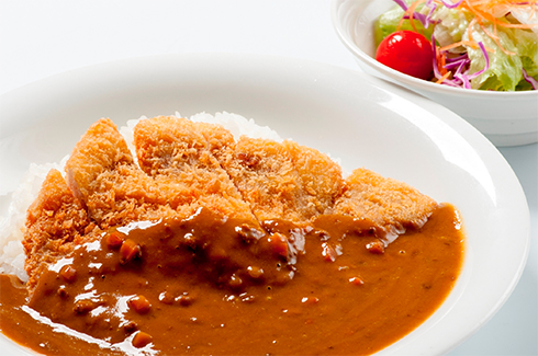 ルスツ高原豚のカツカレー (サラダ付)