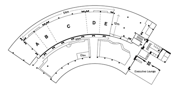 クレセントホール