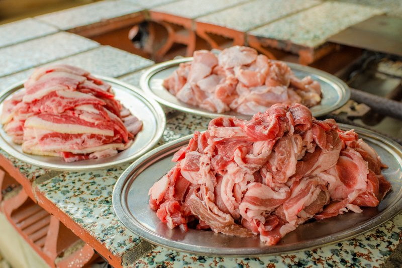 焼肉4種食べ放題ならルスツ高原豚も