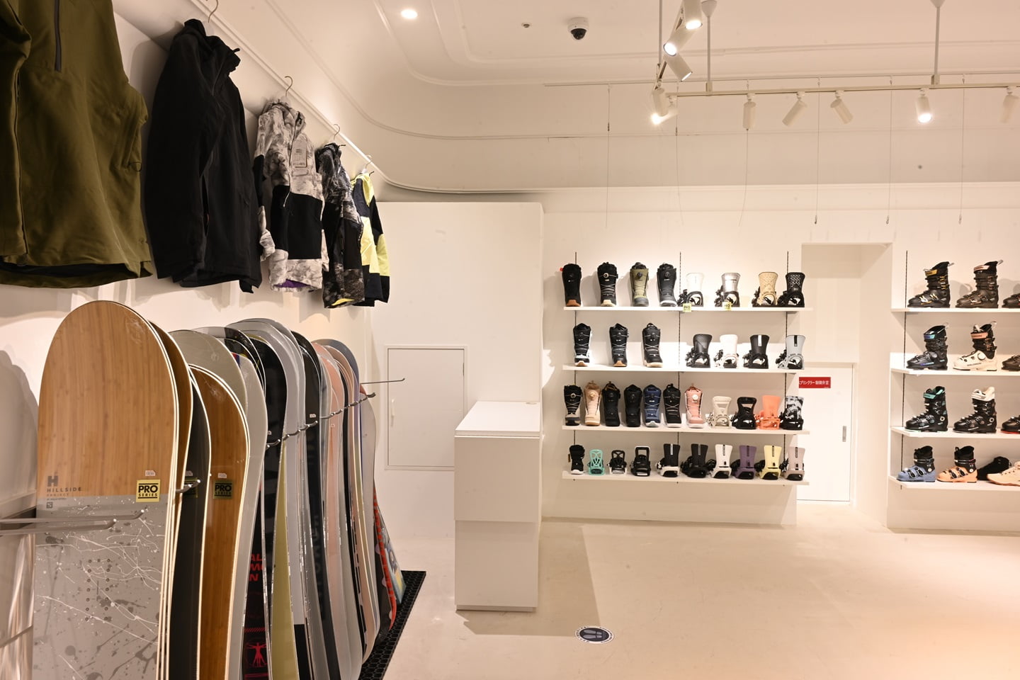 Salomon Store - Rusutsu