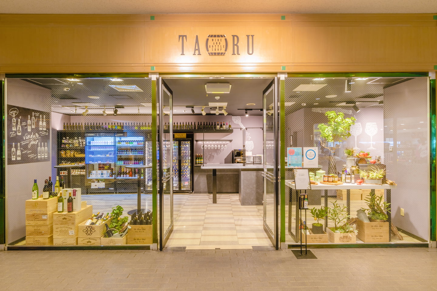Wine and Bottle Shop TARU