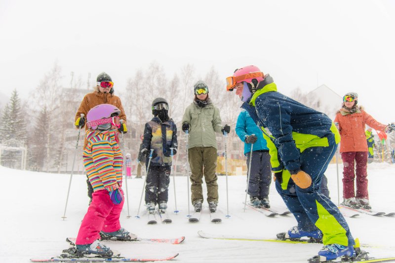 Private Ski Lesson (6-8 People)