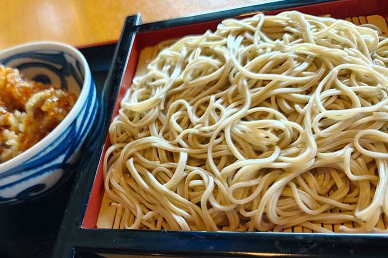 ゴルフ場で本格蕎麦が味わえるクラブハウスレストラン「十割蕎麦 梟 (フクロウ) 」